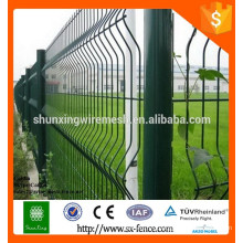 Alibaba PVC wire mesh fence/metal garden fence/fence panel in high quality